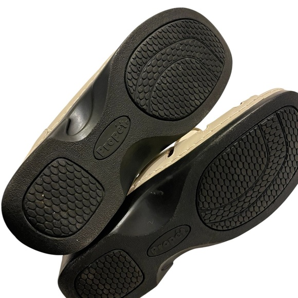 Women’s Propet Beige Lace-Up Leather Shoes Sandals - Picture 6 of 7